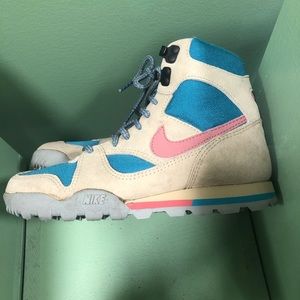Vintage Nike boots!
